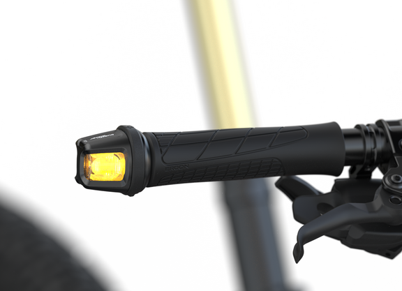 Ein Fahrradblinker im Lenkerende. 