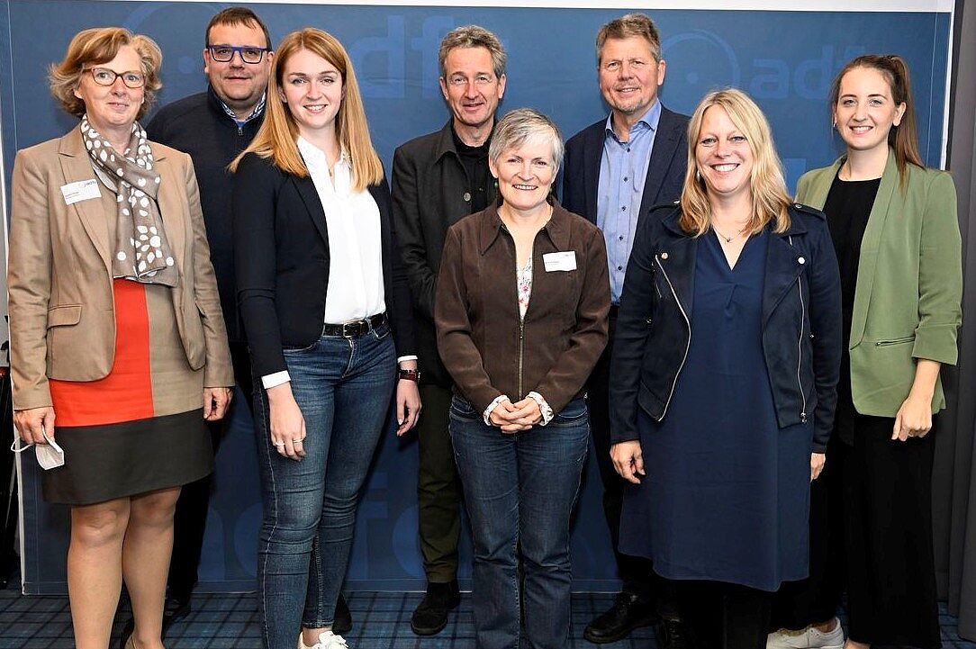 Vorstand_Senatorin_BHV_22 Der ADFC-Bundesvorstand zusammen mit der Bremer Verkehrssenatorin und der Vorsitzenden des ADFC Bremen.