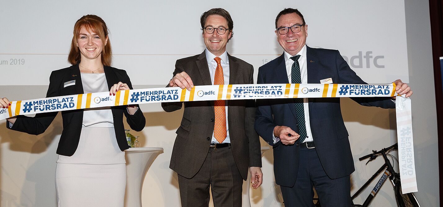 Eröffnung des ADFC-Symposiums #MehrPlatzFürsRad 2019 durch Bundesverkehrminister Andreas Scheuer. Er wurde begrüßt durch Rebecca Peters und Ulrich Syberg vom ADFC-Bundesvorstand.