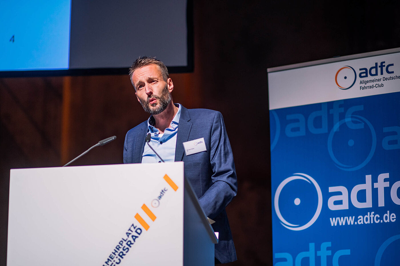Erster Nationaler Radtourismus Kongress Michael Vieten Michael Vieten von der IGS Ingenieur GmbH Stolz lieferte Zahlen zu Radverkehrsströmen und zur Wirtschaftlichkeit von Radreisenden und Tagesausflüglern.