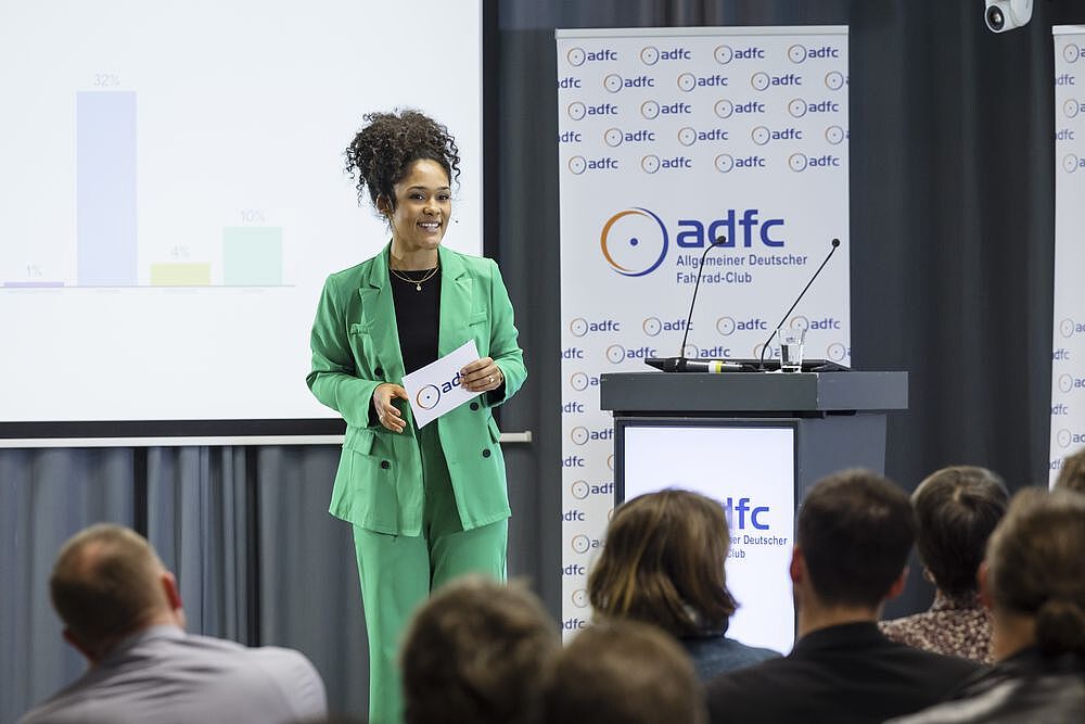 Moderatorin Totinia Hörner führte durch das ADFC-Symposium. Moderatorin Totinia Hörner führte durch das ADFC-Symposium.