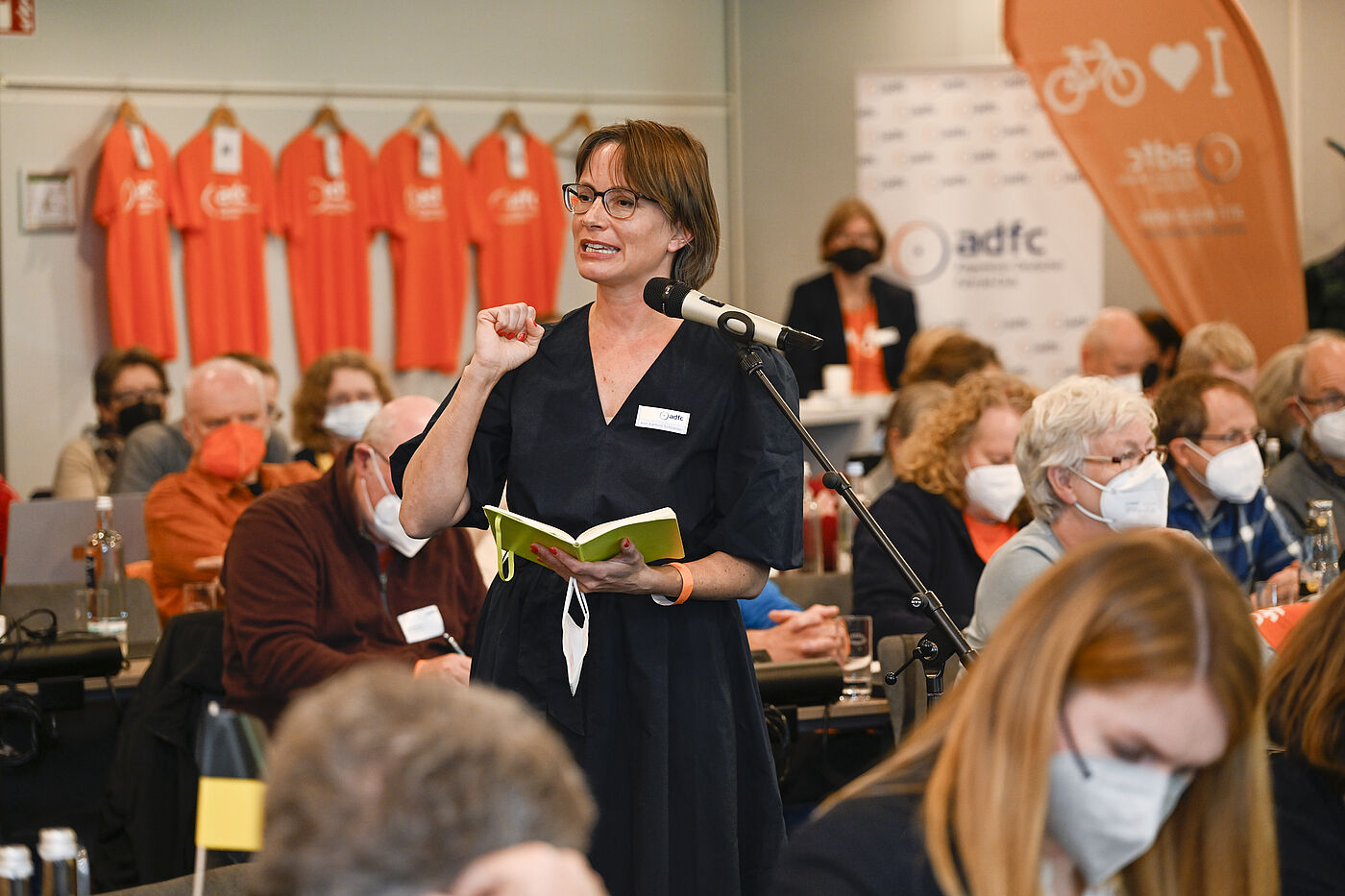 Die politische ADFC-Bundesgeschäftsführerin Ann-Kathrin Schneider auf der 42. ADFC-Bundeshauptversammlung. Die politische ADFC-Bundesgeschäftsführerin Ann-Kathrin Schneider auf der 42. ADFC-Bundeshauptversammlung.