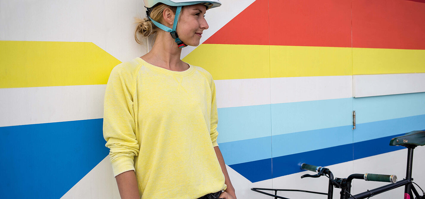 Frau mit Helm Frau mit Helm