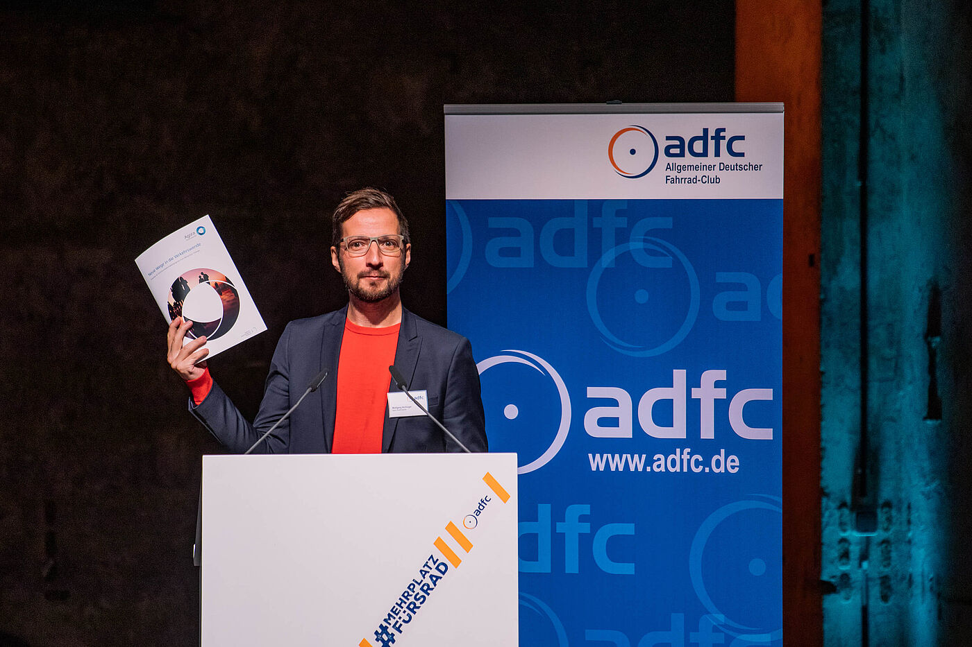 Erster Nationaler Radtourismus Kongress Wolfgang Aichinger Wolfgang Aichinger von der Agora Verkehrswende sprach über Werte und Routinen, die es neu zu etablieren und aufzubrechen gilt.